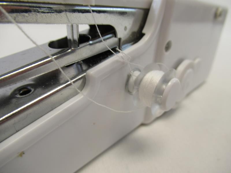 White Plastic Handheld Machine Sewing Machine Tool DC 6V 600MA Tested Works