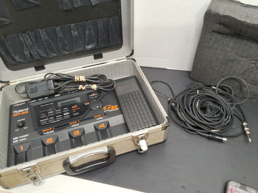 Roland GR-33 Guitar Synthesizer Multi-Effects Processor
