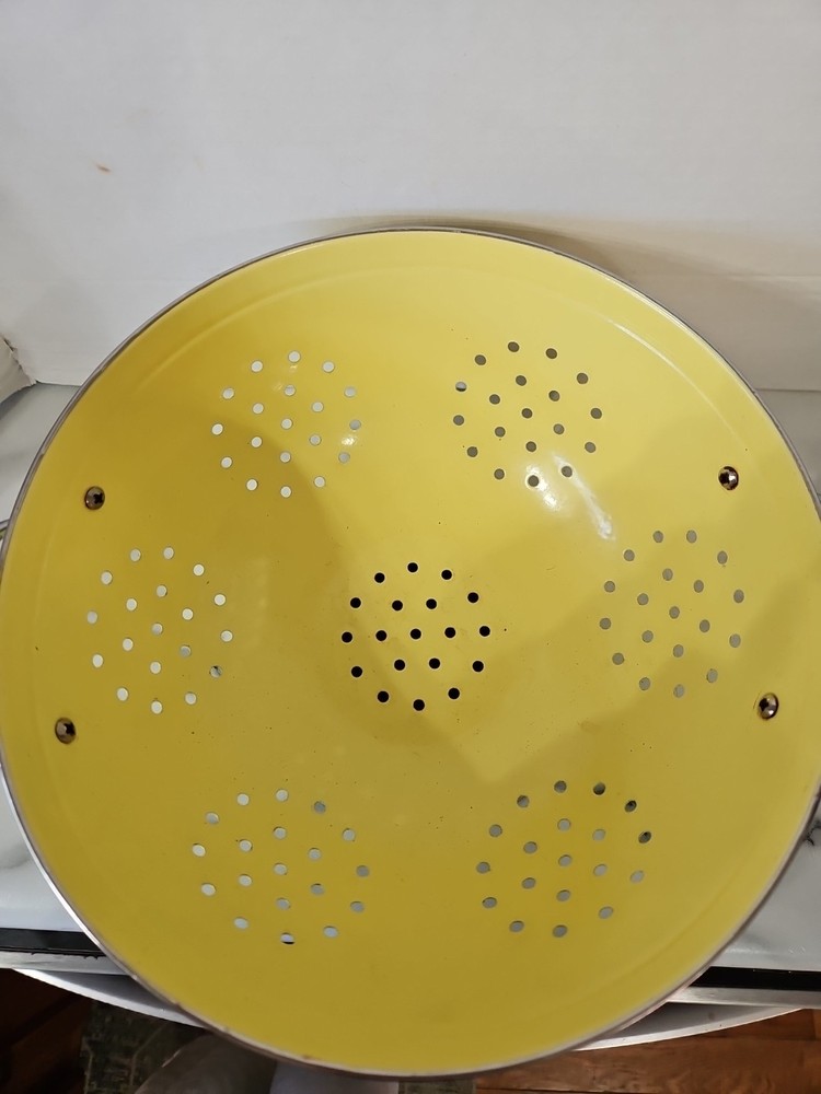NWT Sur La Table Colander Bright Yellow 11 In Diameter