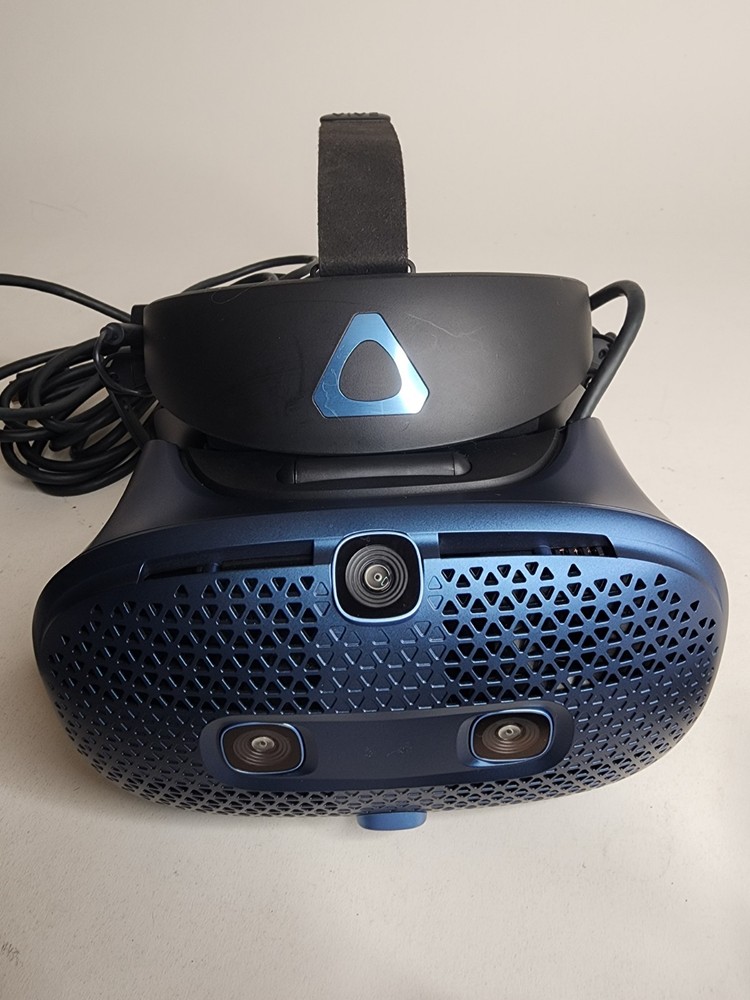HTC Vive Cosmos Virtual Reality Gaming Headset + Controllers Complete Set