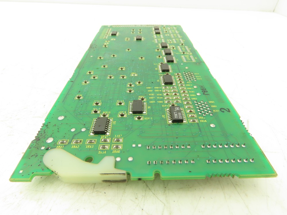 Fanuc A20B-8100-0265/04B Circuit Board Servo Control Module