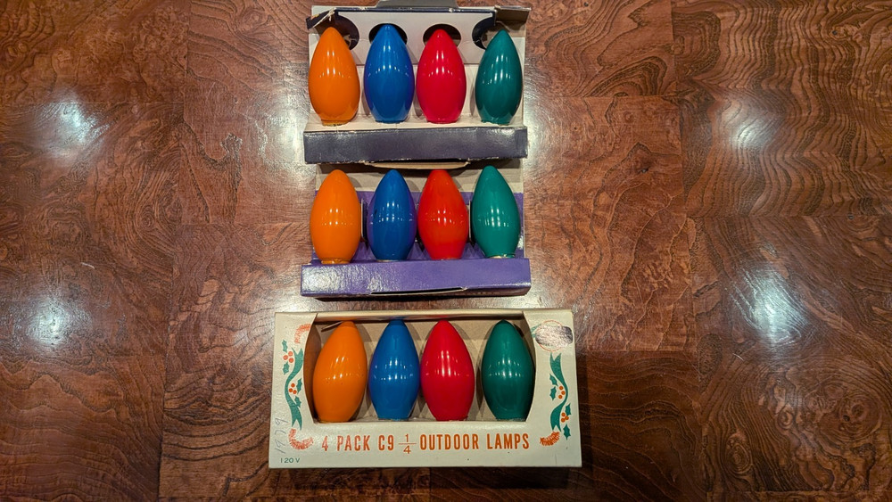 12 Classic Ceramic C-9 1/4 Multicolor Replacement Bulbs   All Tested Working