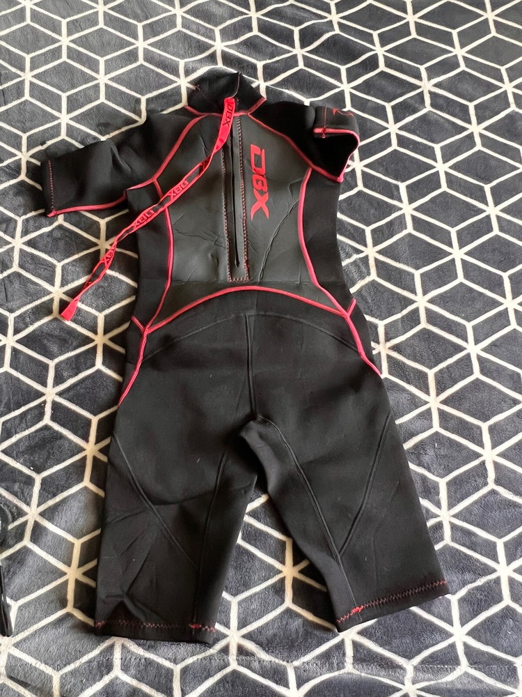 Kids Wet Suit DBX Medium Black Red