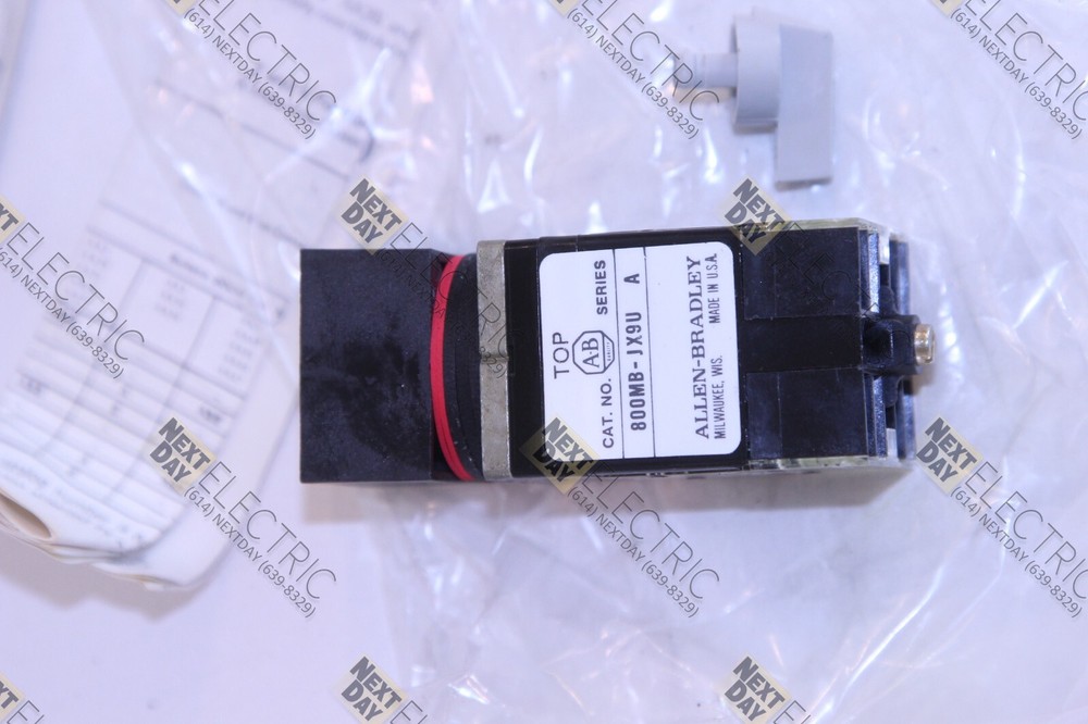 Allen Bradley, 800MB-JG9UB, 3 Position Selector Switch Small Square
