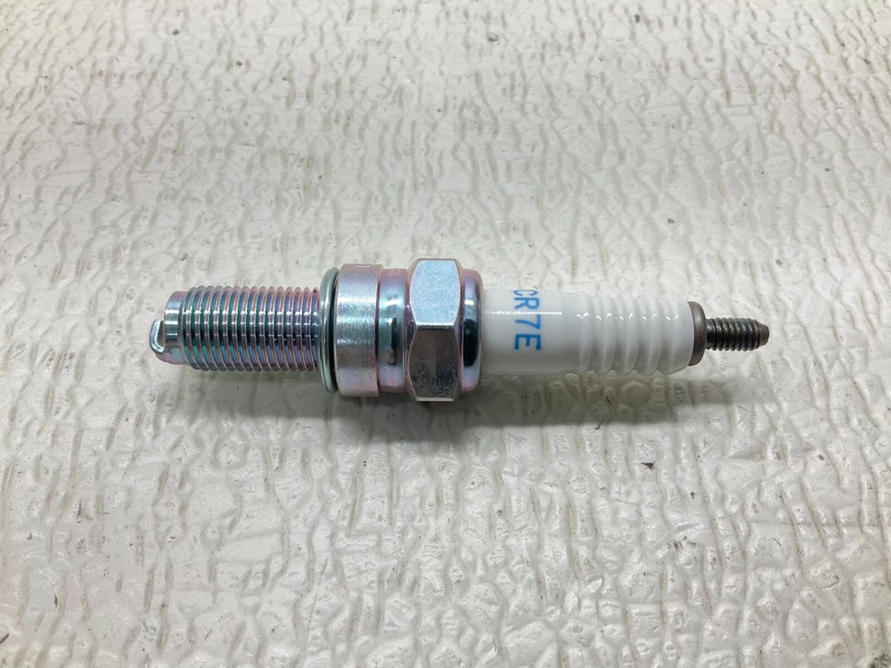 NGK 4578 CR7E Spark Plug New (TSC)
