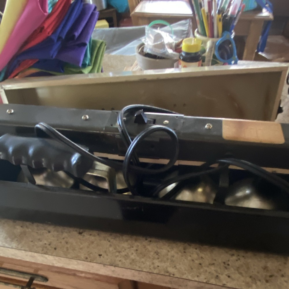 Studio Continuous Lighting Unit, 3 Bulbs, Black/White, AC-Powered, Carry Case