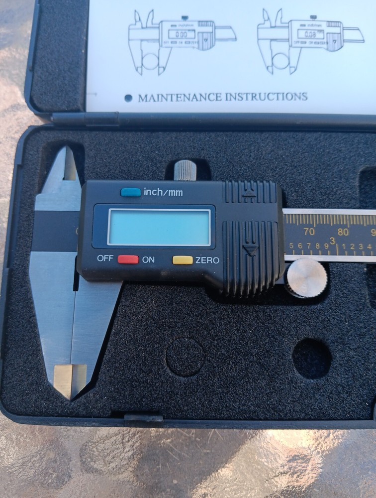 Electronic Digital Caliper 0-150mm With Case and Battery