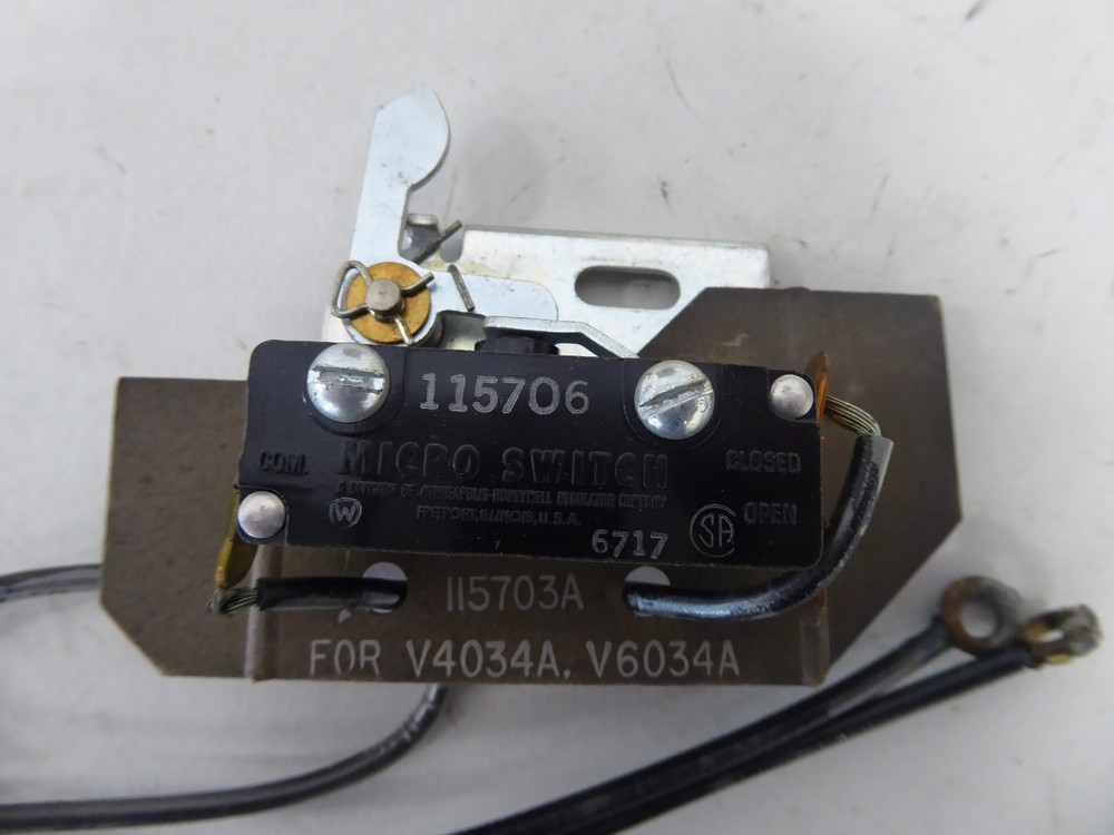Honeywell 115703A Micro Switch Assembly with 115706 Switch
