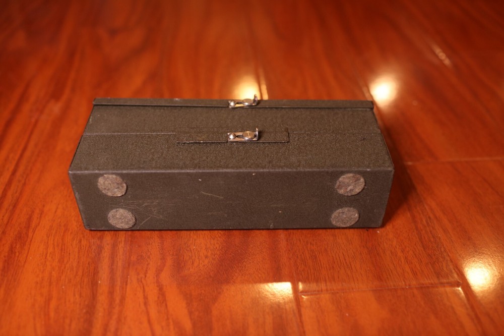 Signal Corps CS-137 Case w/ Frequency Quartz Crystals