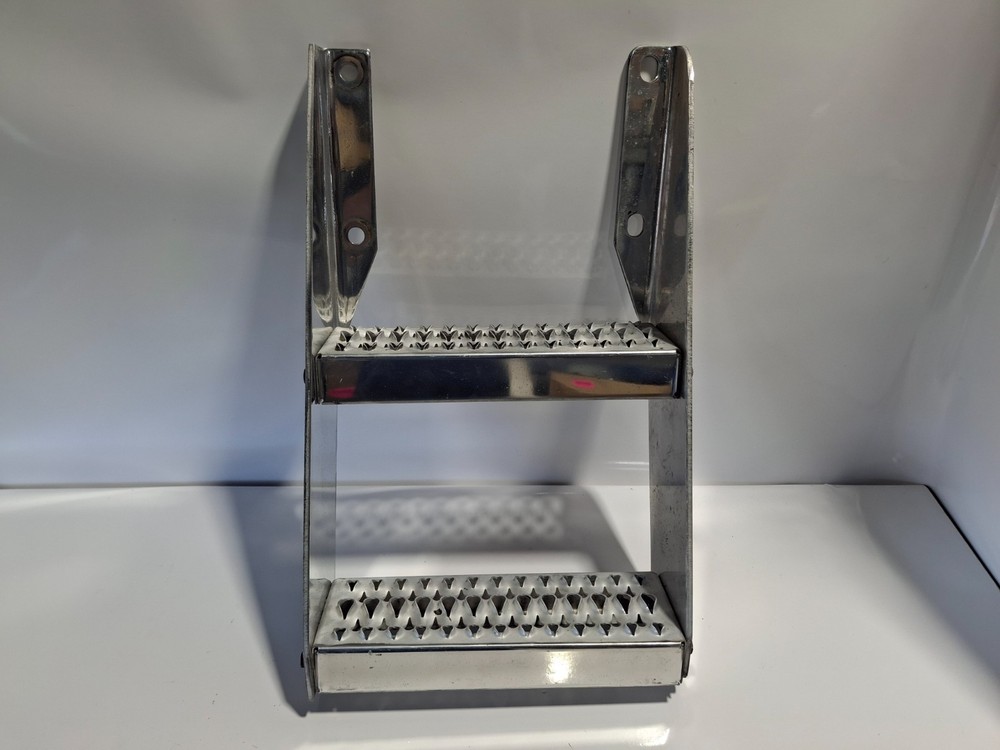 Peterbilt HIGH POLISHED 14 inch frame step