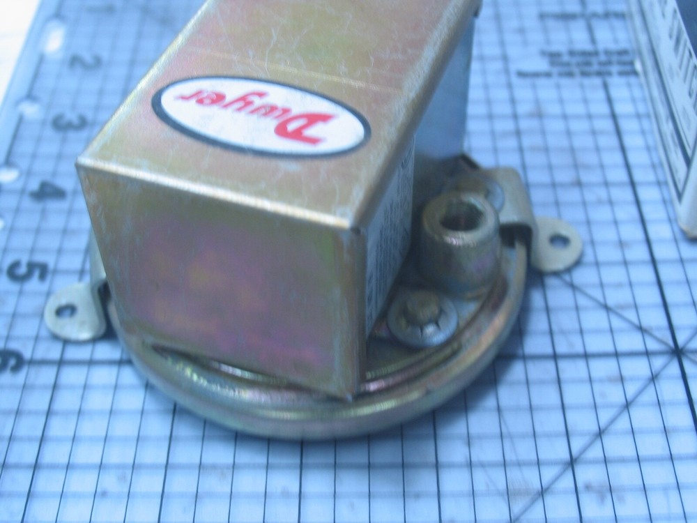 Pneumatic Pressure Switch ( DWYER #1910) Series 1900