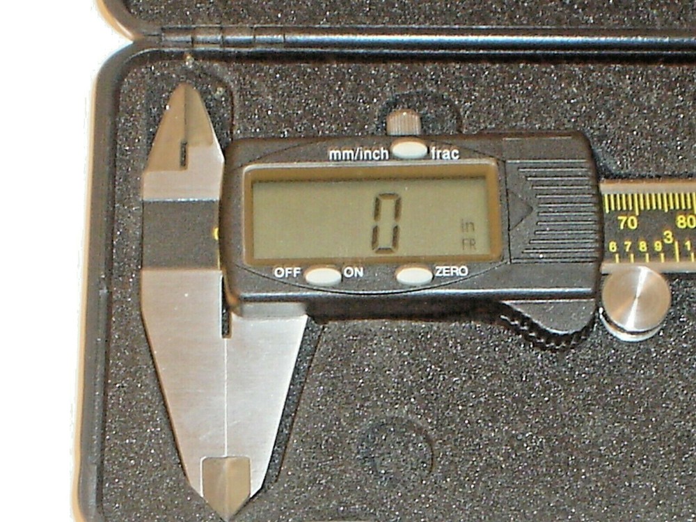 0-150mm Electronic Digital Caliper w/ Plastic Case Works Great