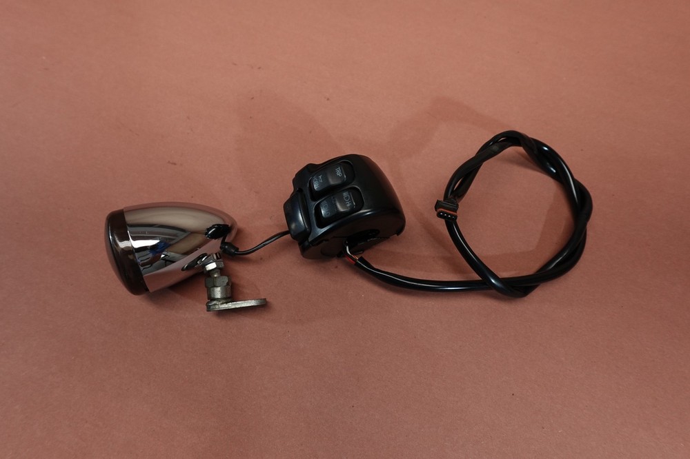 2009-2011 Harley Davidson Rocker C FXCWC Left Control Switch Blinker