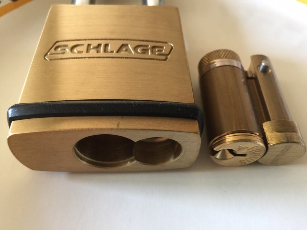 SCHLAGE PADLOCK with Everest Primus Full Size removable core cylinder (FSIC)