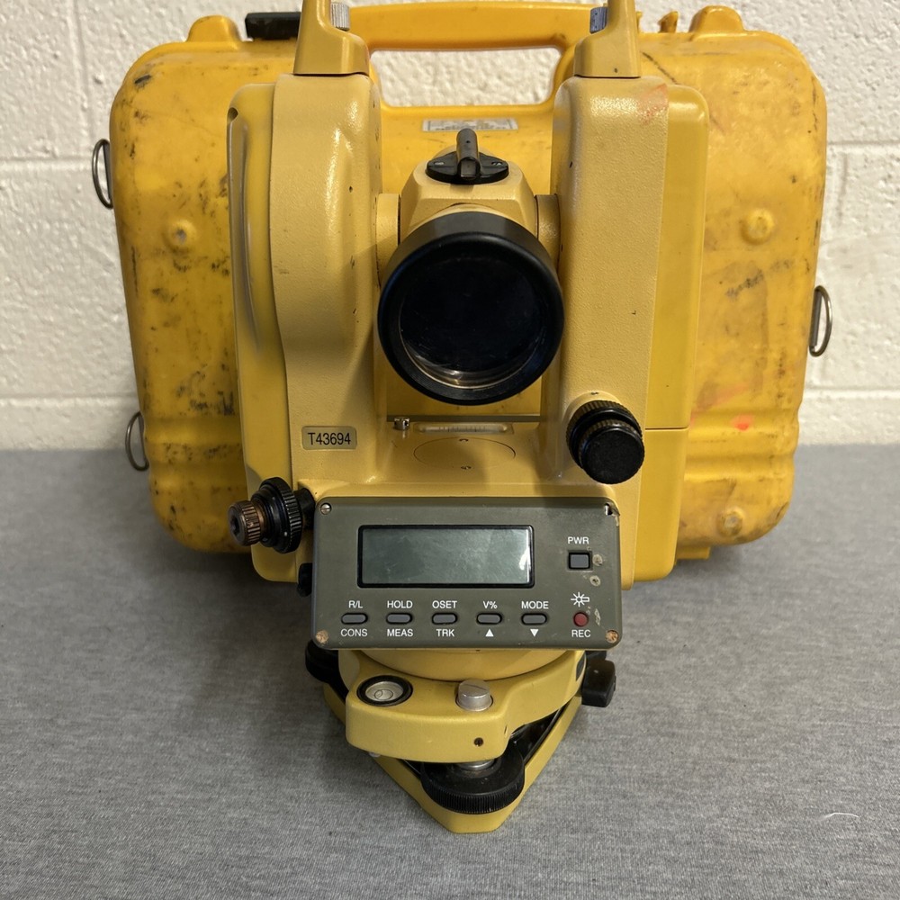South Electronic Theodolite ET-05 W/ Case