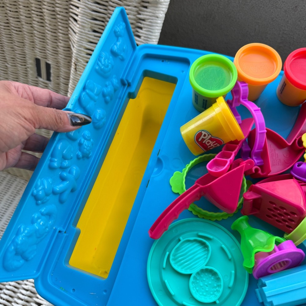 Play-Doh Play and Store Activity Table w/ Accessories