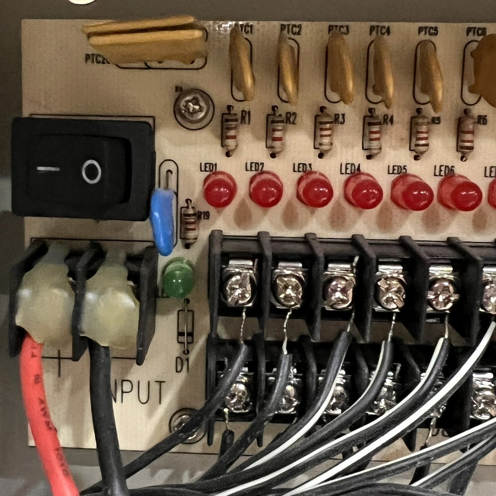 18 Camera 12Volt power supply