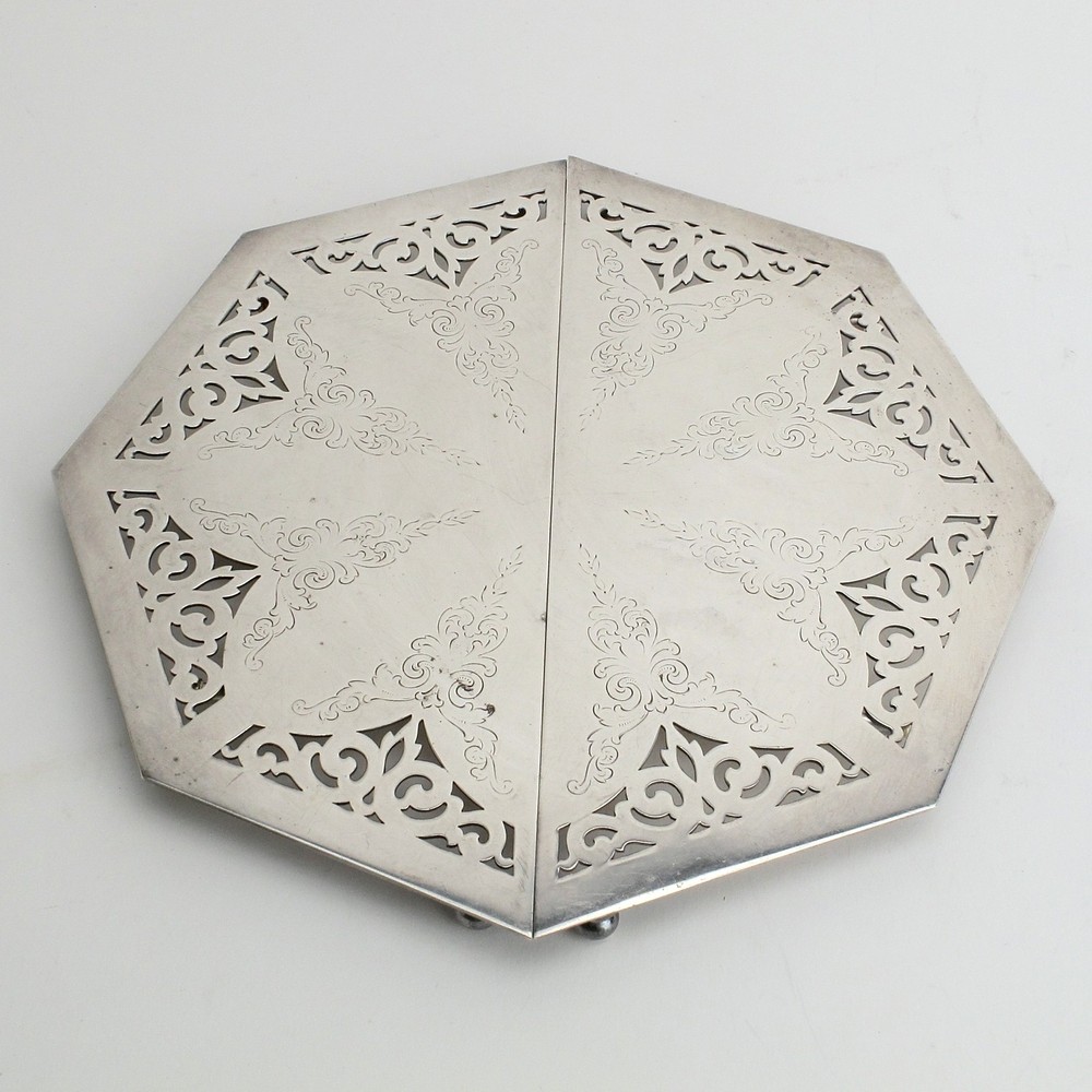 85530 Universal Landers Frary & Clark Silverplate 9"+ Octagonal Expanding Trivet
