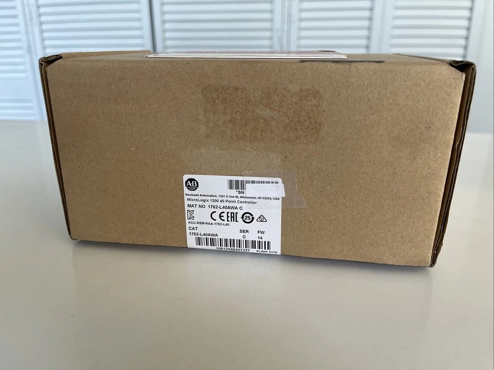 Sealed AB 1762-L40AWA MicroLogix 1200 40 Point Controller