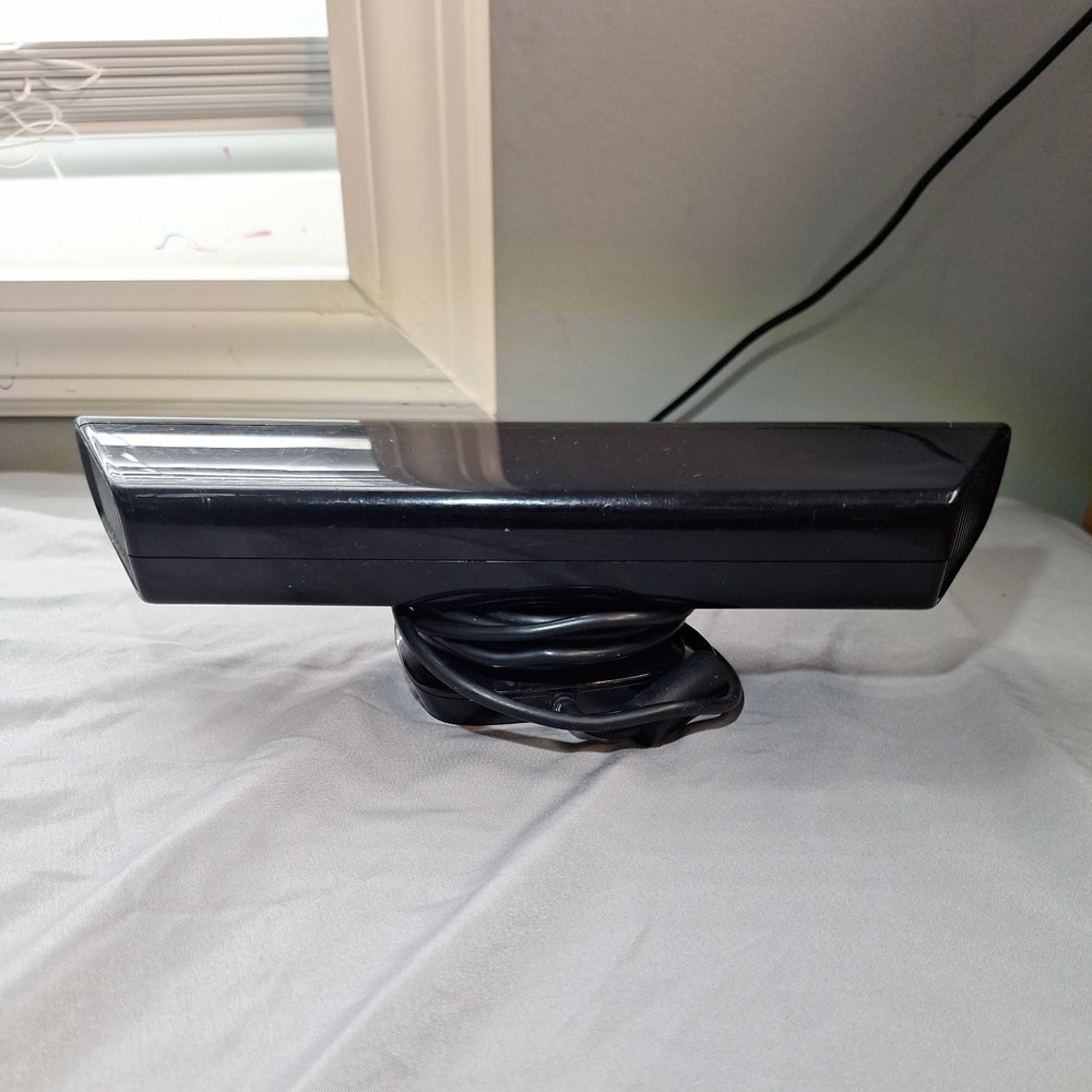 Kinect Microsoft XBOX 360 Model 1414 Sensor Bar W/ Kinect Adventures Game
