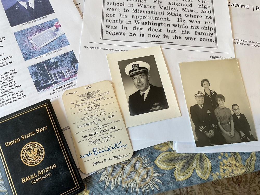 ORIGINAL WWII USN NAVAL AVIATOR PILOT CERTIFICATE ETC GROUPING VC-33