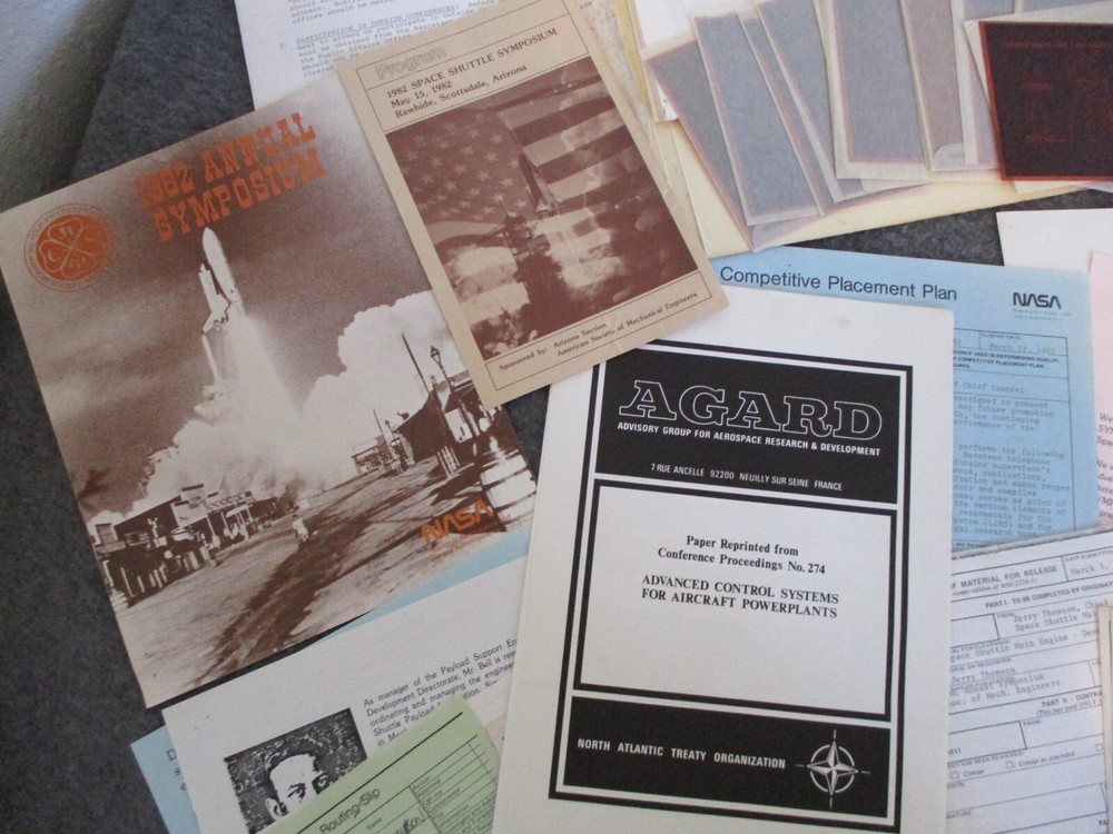 EARLY NASA SPACE SHUTTLE DEVELOPMENT REPORTS/PHOTOS/PRESENTATIONS RS25 DESIGNER