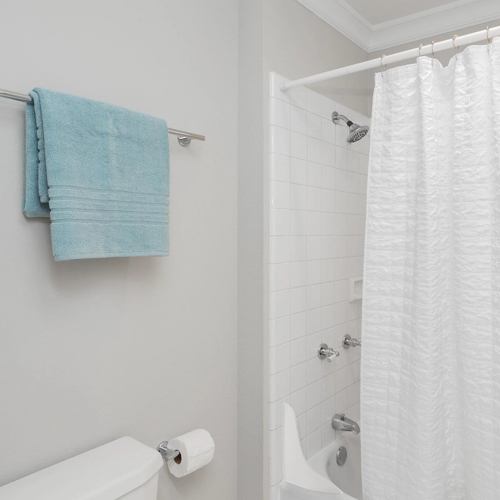 White Plastic Curved Splash Guard Accessory Set for Bathtub