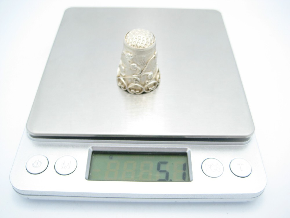 Antique Sterling Silver Raised Leaf Scroll Design Sewing Thimble