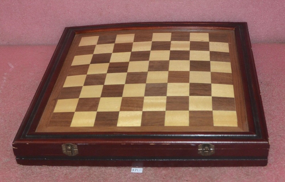 Vintage Thomas Pacconi Classics Christmas Chess Checkers Set.