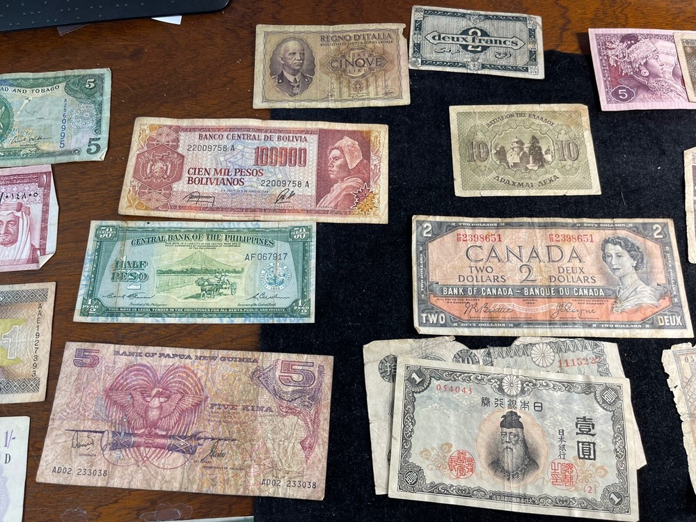 Assorted World Foreign Banknotes Lot