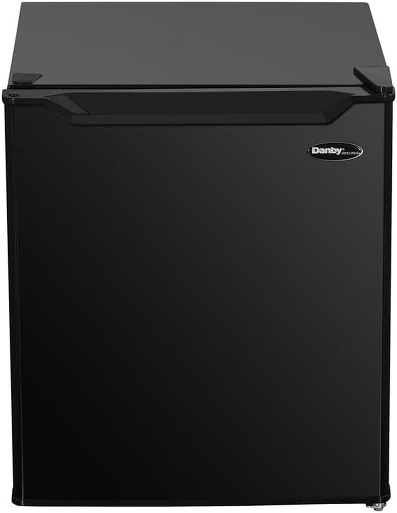 1.6 Cu. Ft. Compact Fridge in Black DAR016B1BM