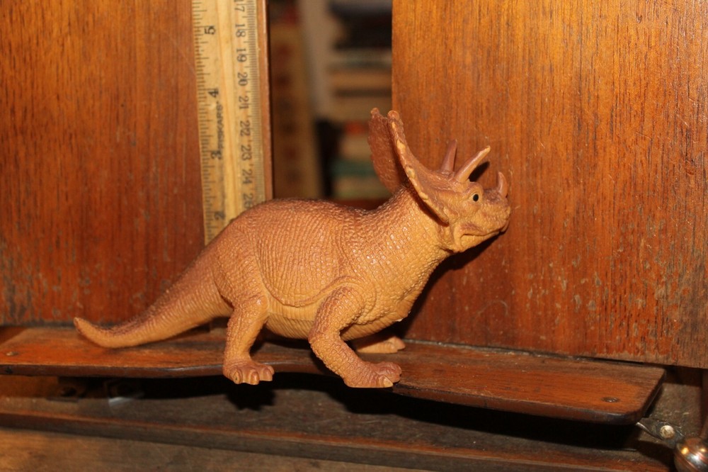8" Triceratops Dinosaur Action Figure