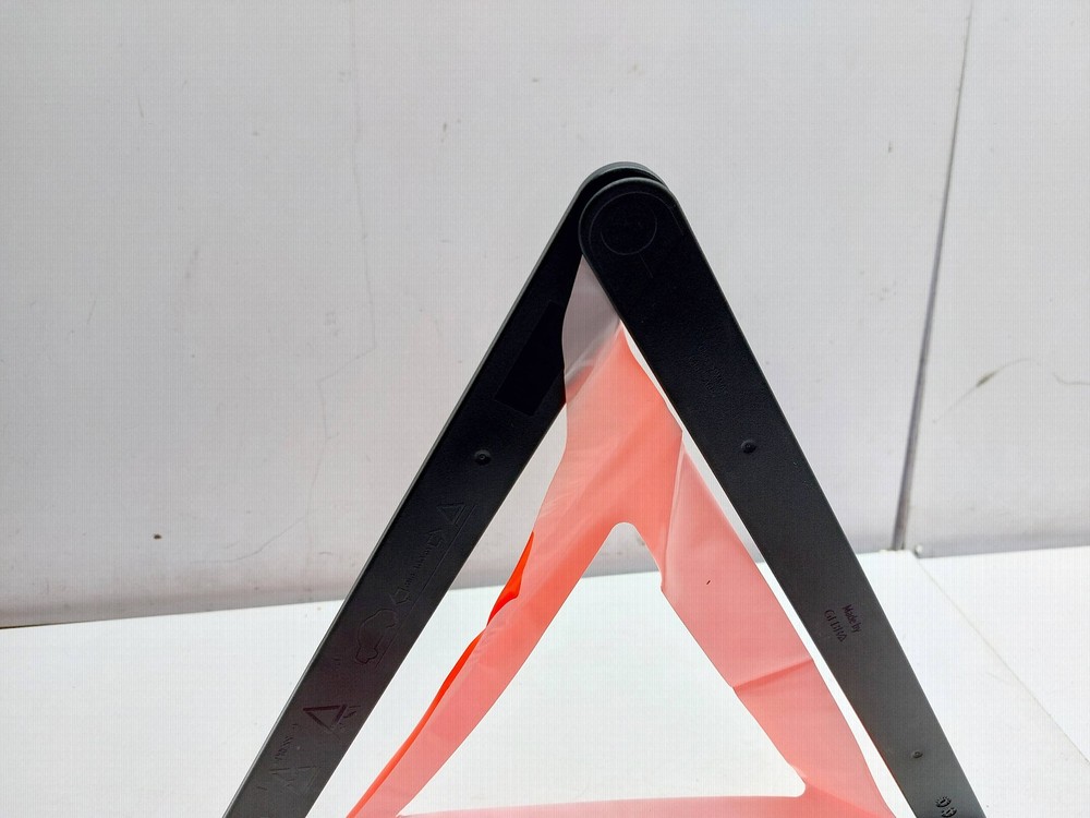 AUDI A6 C7 WARNING EMERGENCY TRIANGLE 8KO860251 2016