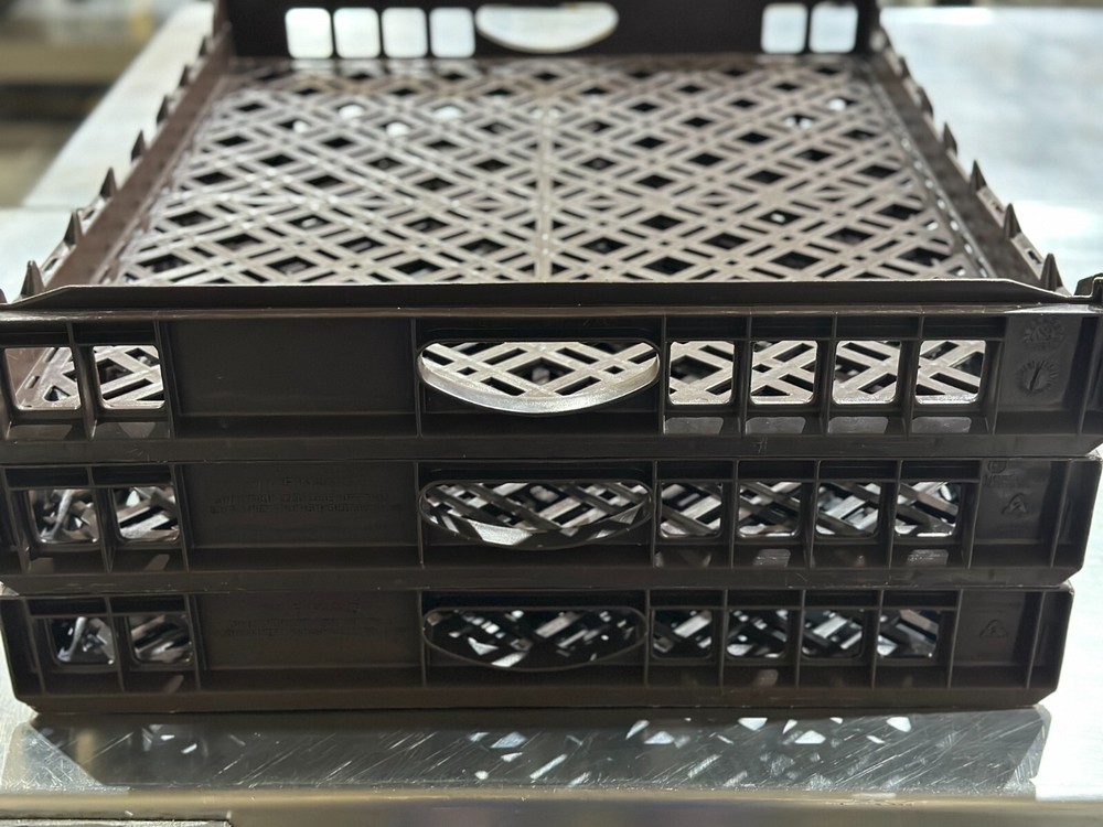 Pallet of 50 stackable bakery trays. Used, great condition.