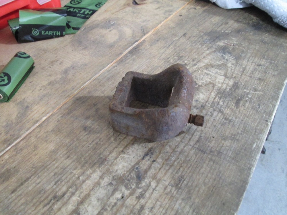 Windmill Pump Pole Guide, girt mounted version