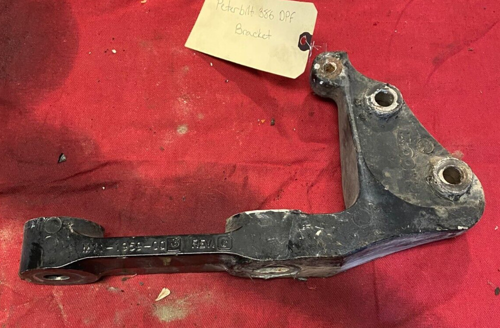 PACCAR MOUNT BRACKET SUPPORT M11 1959 003