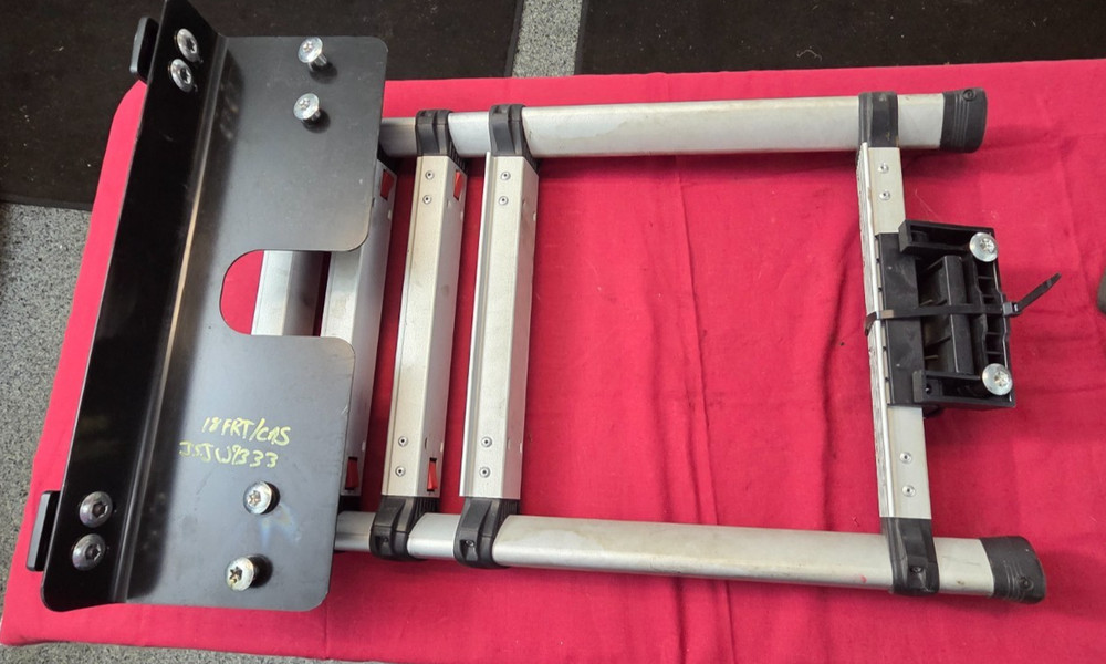 100-1351-39 2018 FREIGHTLINER UPPER BUNK LADDER
