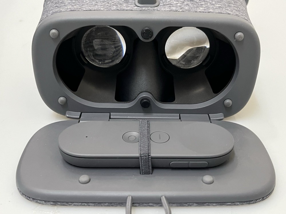 Google Daydream View Smartphone VR Headset with Remote