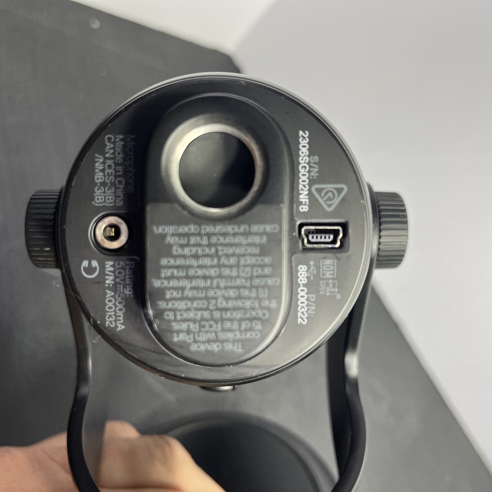 Blue Yeti Professional Multi-Pattern Black USB Condenser Microphone. E #1160