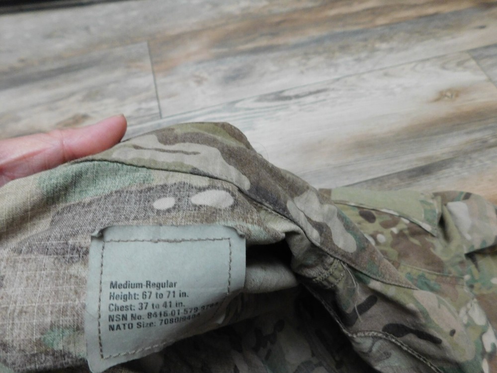 US ARMY MULTICAM FLAME RESISTANT TOP COAT SIZE MEDIUM - REG