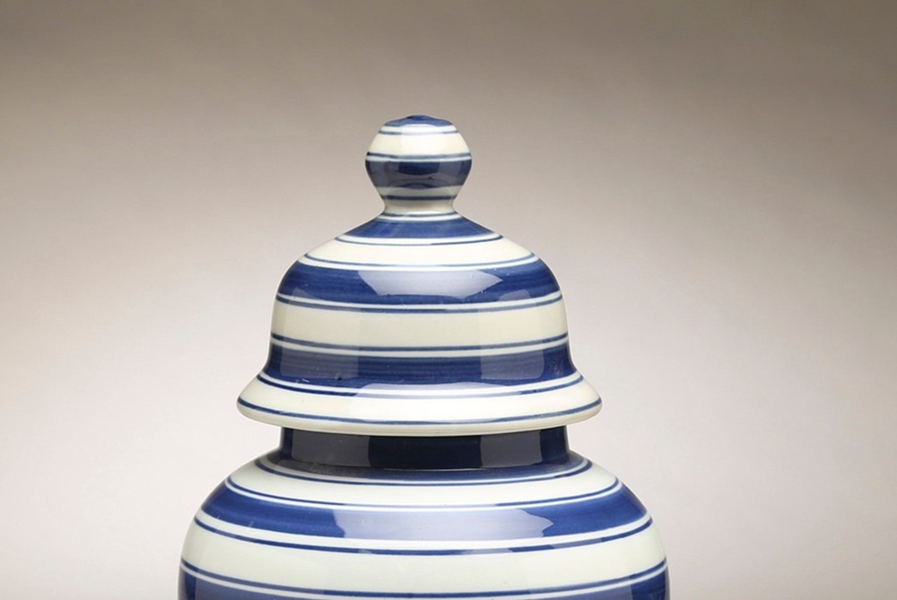 AA Importing 59960 Blue & White Ginger Jar