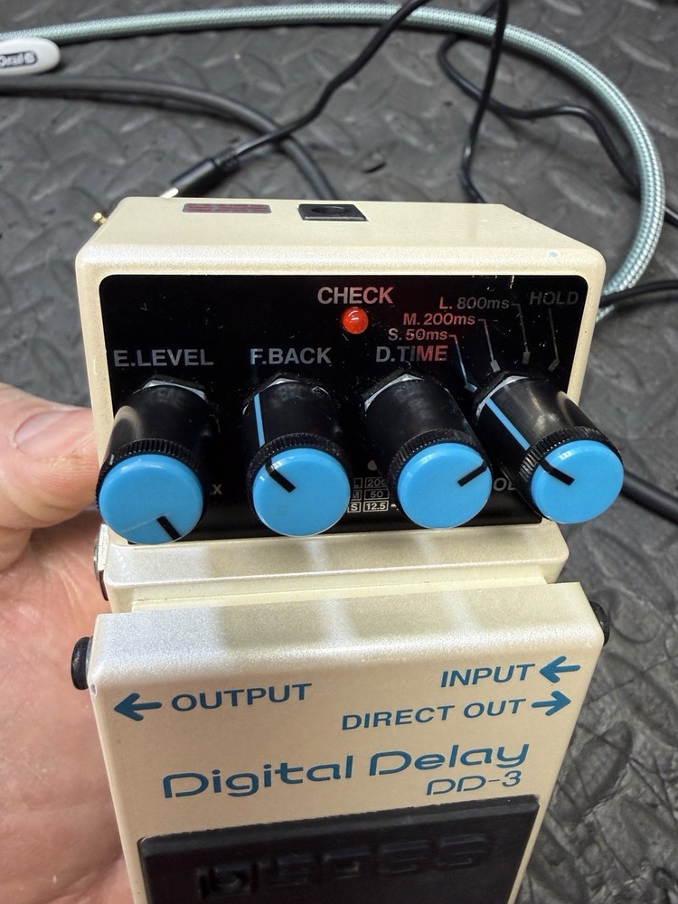 Boss DD-3 Digital Delay Electric Guitar Effect Pedal