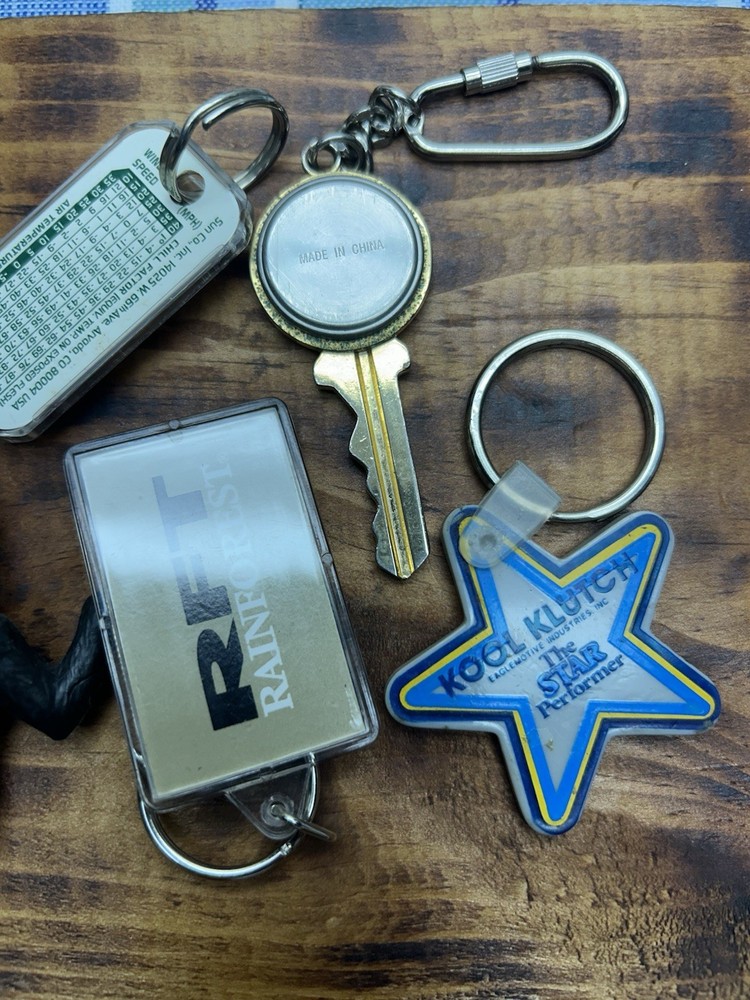 8 Random Vintage Keychain Lot Advertisement, Exxon Tiger. Quaker State,