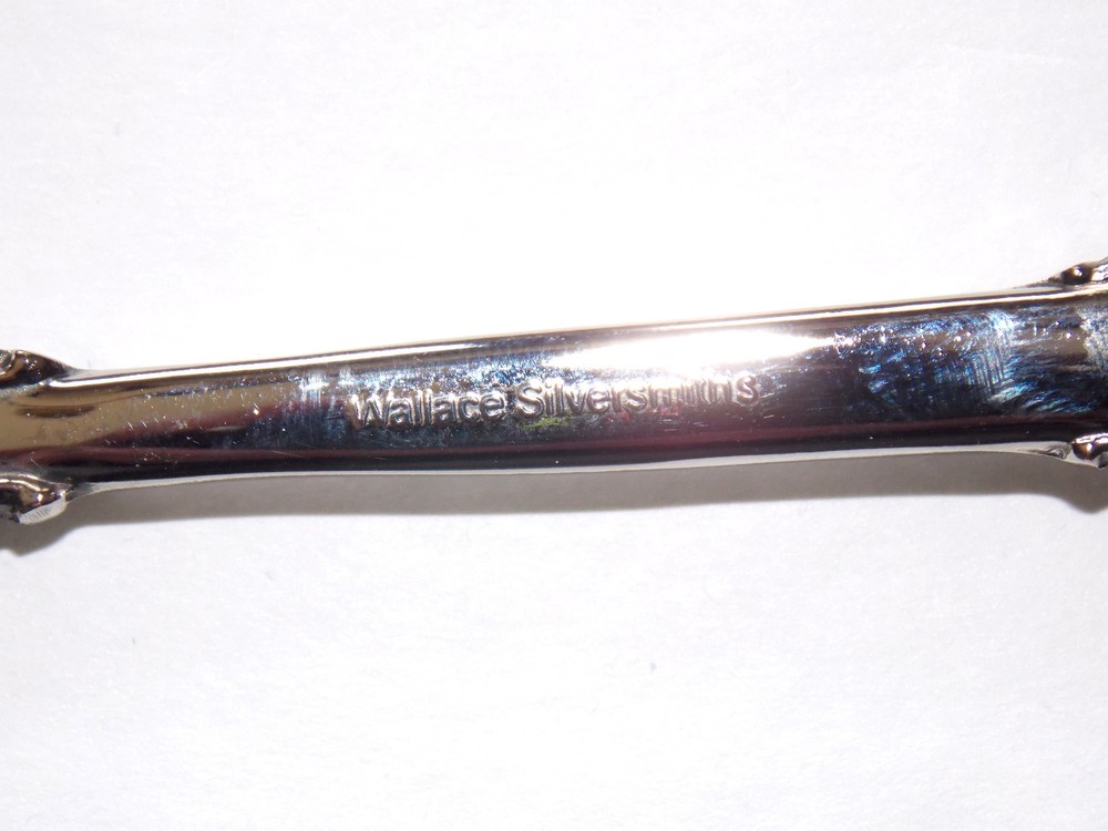 WALLACE SILVERSMITHS - Silverplated Antique Baroque Spreader