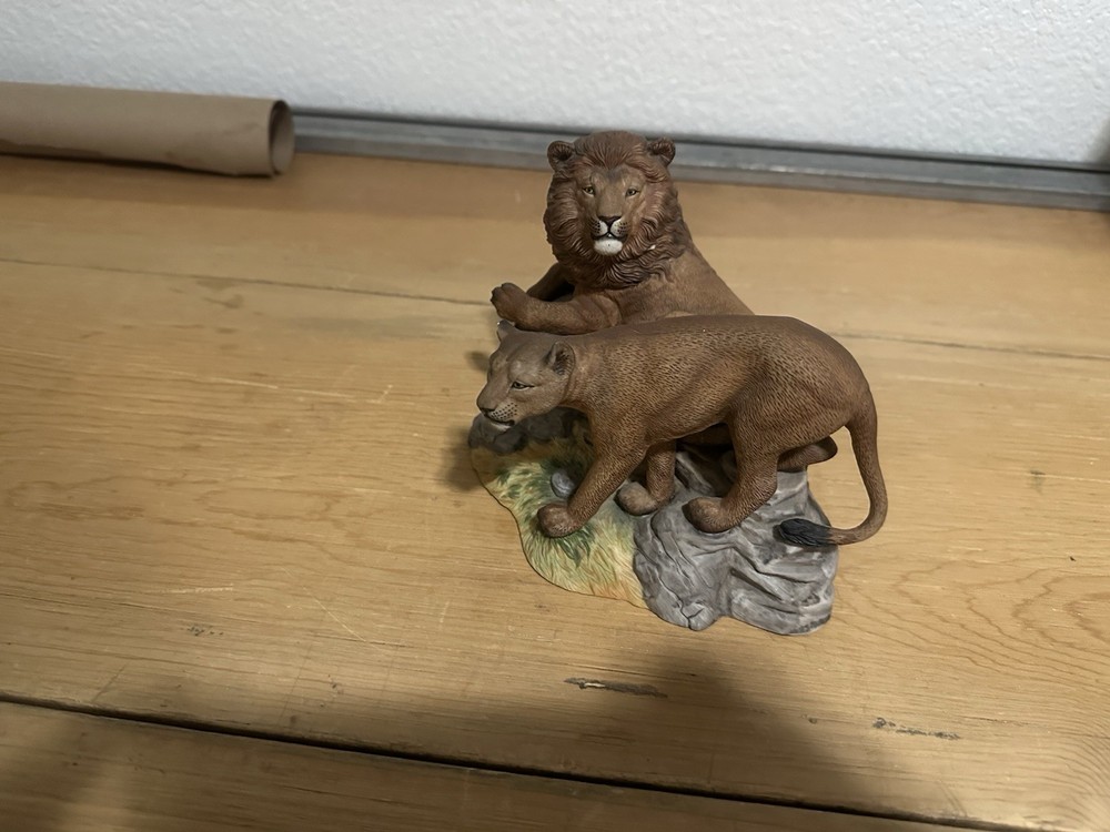 Lennox Lion Scene Pottery