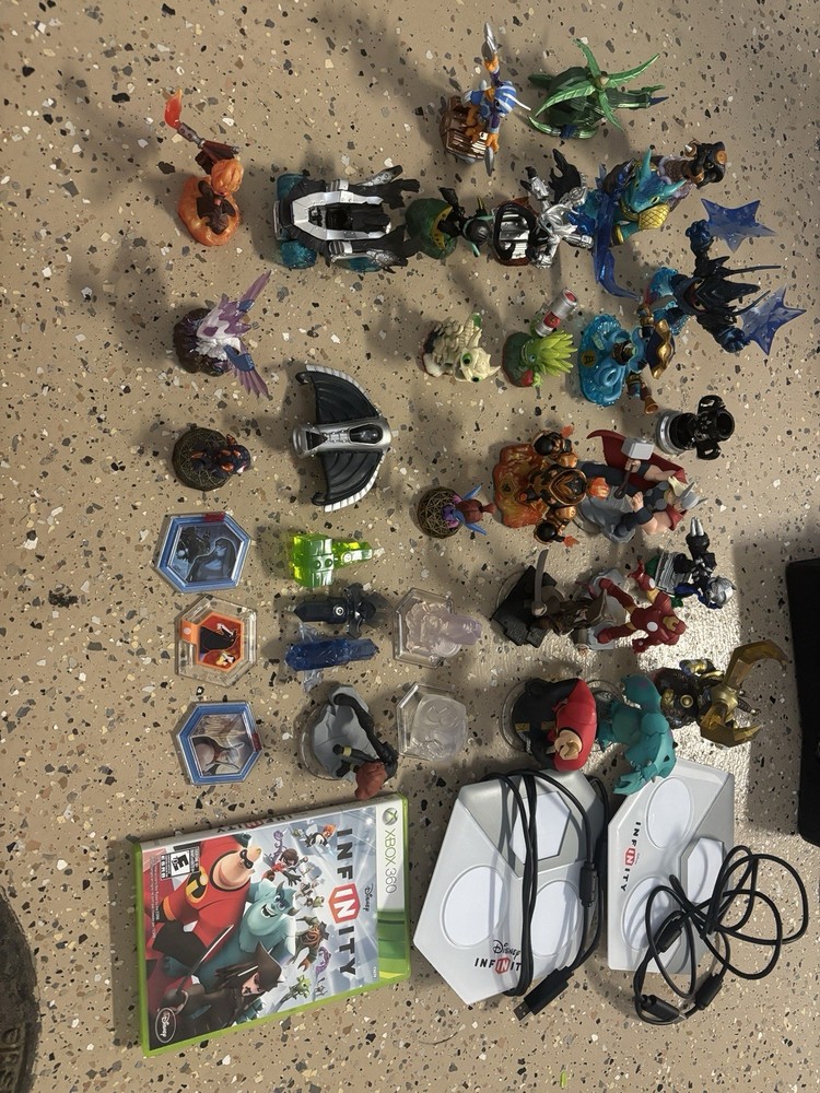 Disney Infinity Base And Game Characters
