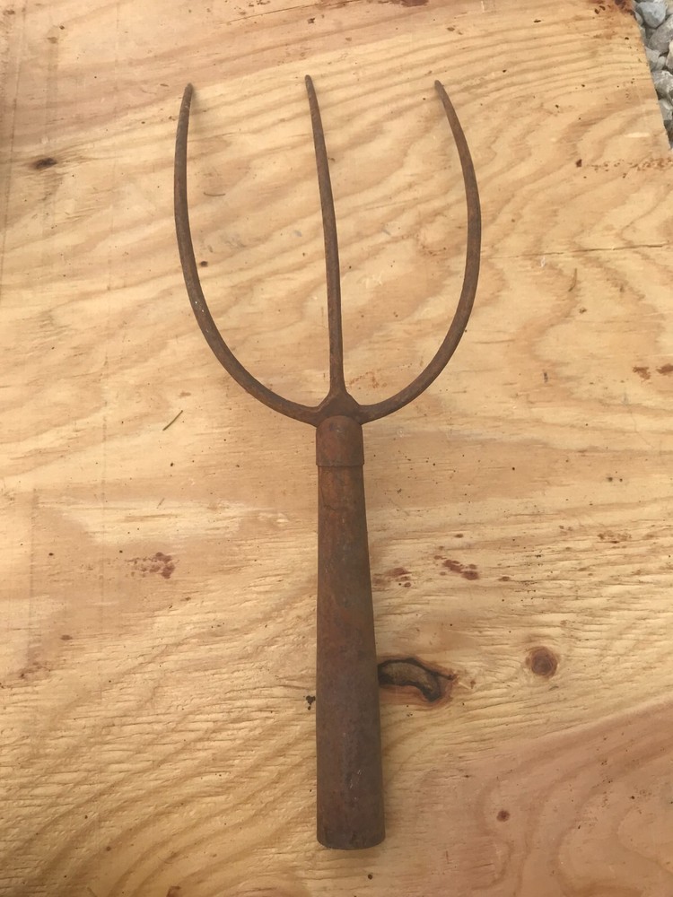 Fork Rake Head 3 Thines Rusty Rustic no handle Original Vintage Primitive Metal