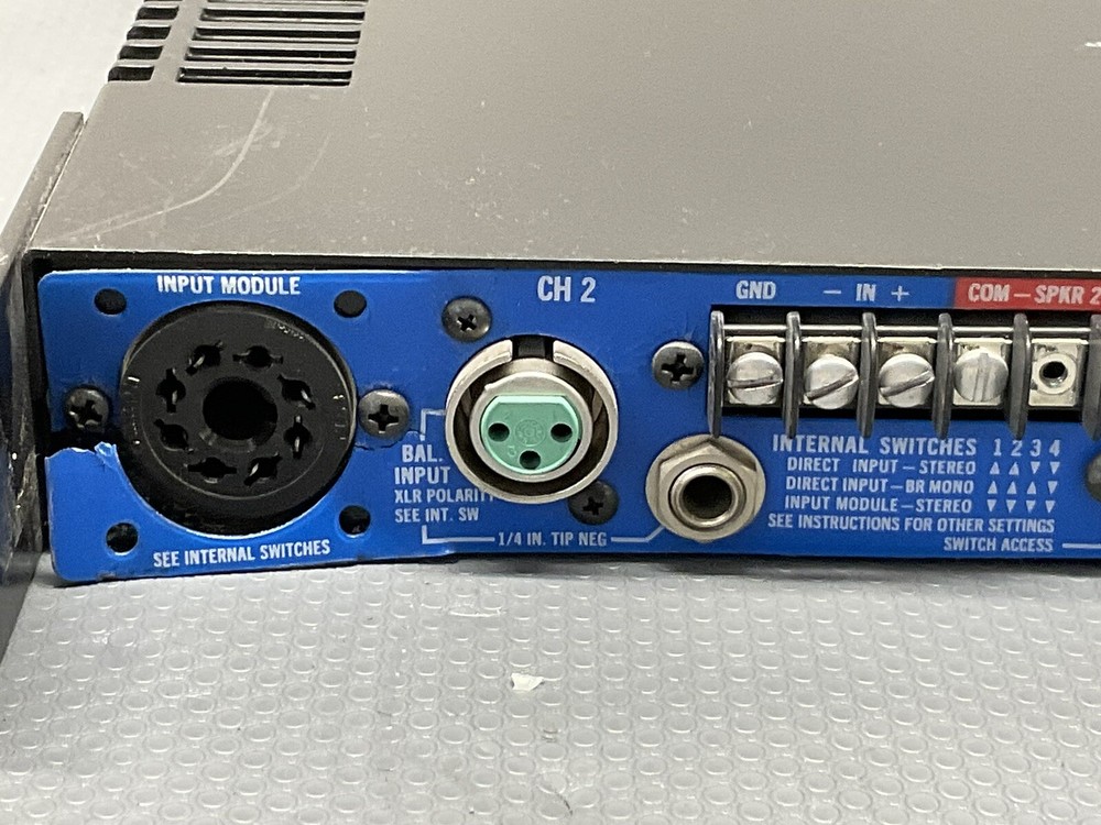 QSC 3200 Series Three 2-Channel Power Amplifier/ Powers On / GAR889