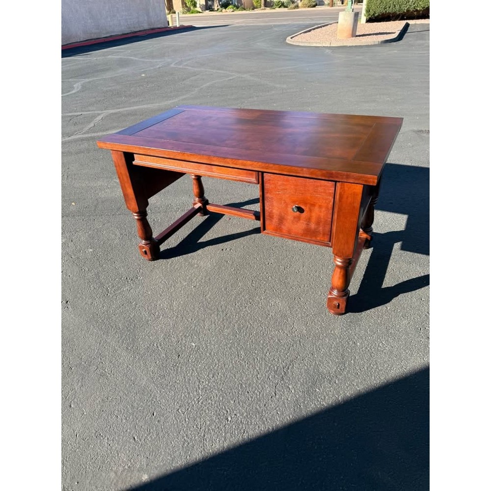 Excellent condition small, midsize Pottery Barn desk