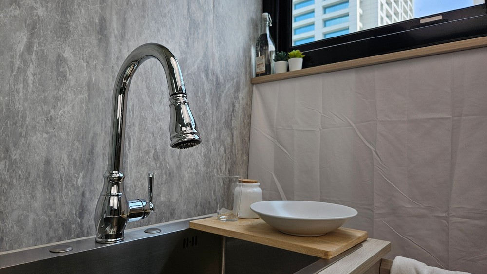 RELIAFLO Pull Down Kitchen Faucet in Polished Chrome - D11018-01